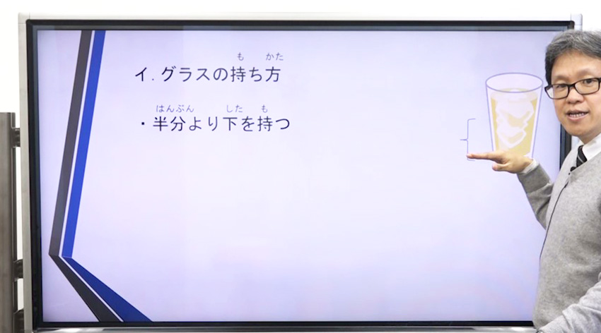 上は飲むときに口をつけますのでもちません